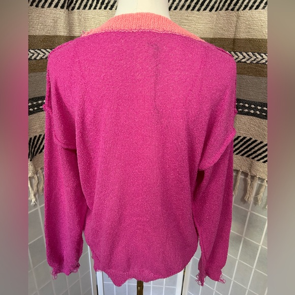 ❄️177. NWT easel Pink Smiley Face Distressed Long Sleeved Sweater - Picture 4 of 4